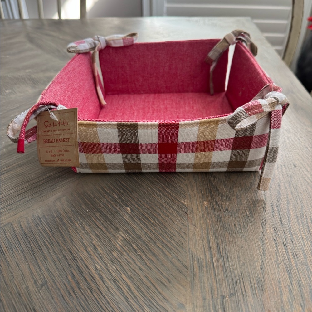 NWT, Sur La Table Red and White Checkered Serveware Basket